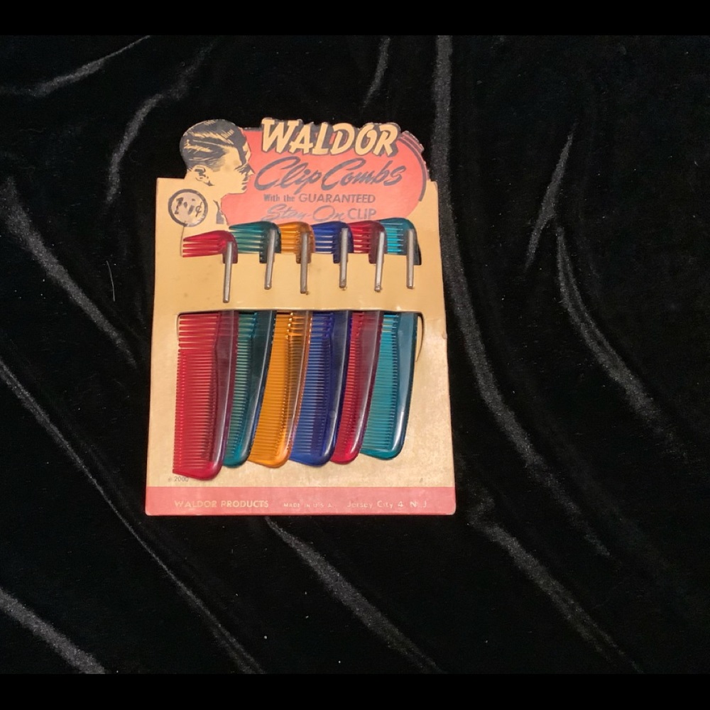 VINTAGE WALDOR CLIP COMBS